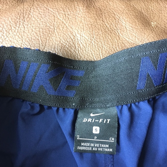 Nike lightweight shorts - Picture 2 of 3